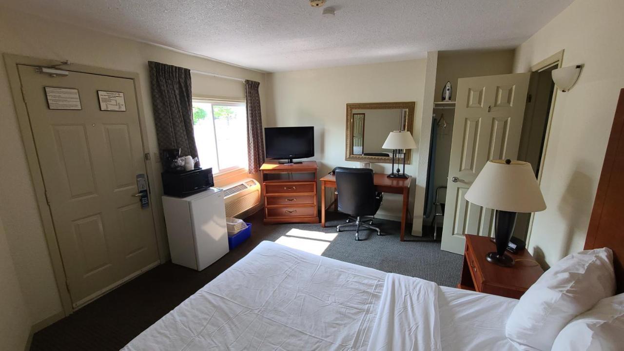 Travelodge By Wyndham Gananoque Exterior foto