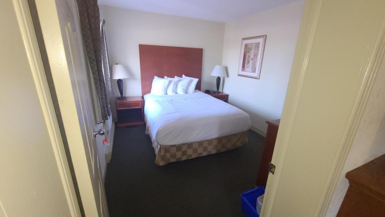 Travelodge By Wyndham Gananoque Exterior foto