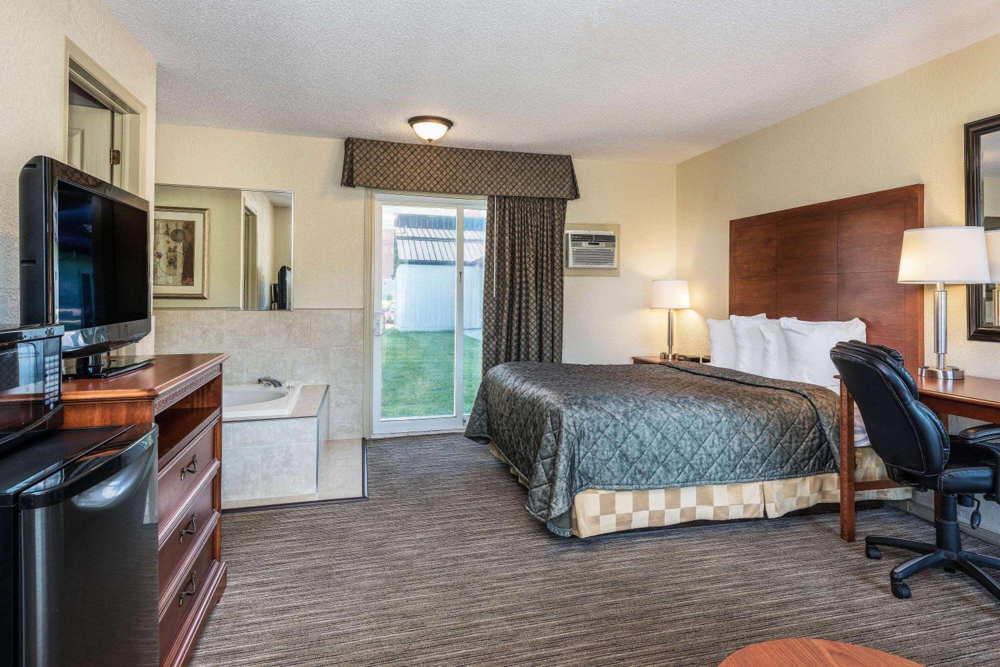 Travelodge By Wyndham Gananoque Exterior foto